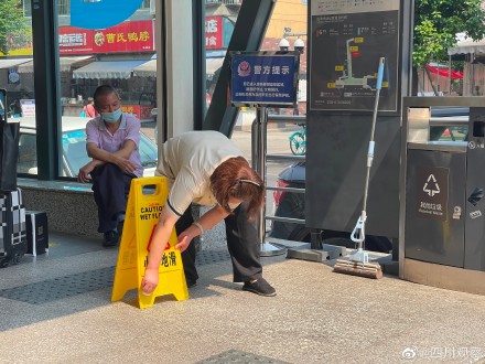幸运车站!小燕子一家落户成都地铁站 幸运车站!小燕子一家落户成都地铁站