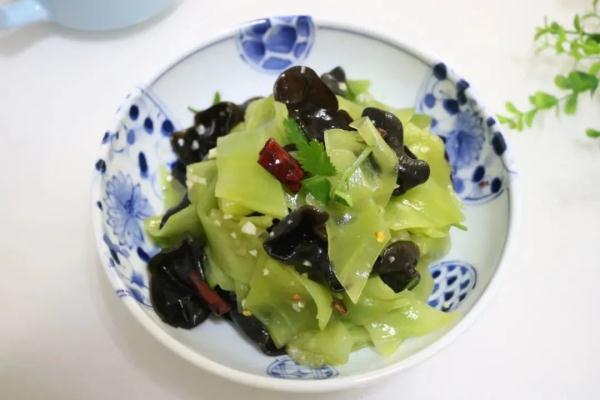 它是五月的"千金菜",现在吃这菜正当时,不炒不炖,拌一拌就好吃 它是五月的"千金菜",现在吃这菜正当时,不炒不炖,拌一拌就好吃