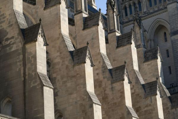 美国国家大教堂鸣钟千响向新冠逝者致哀