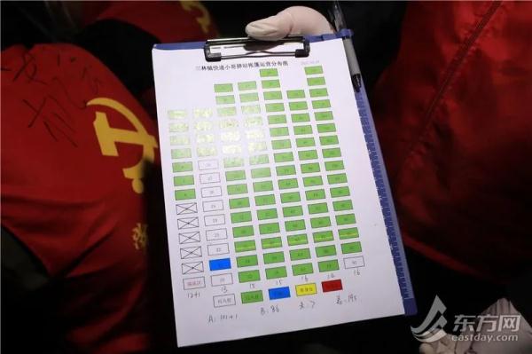 夜幕下的上海一骑手驿站：100顶应急帐篷里的“简单小家”