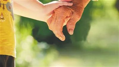 岳父母起诉女婿支付18万“带娃费”，法院判…