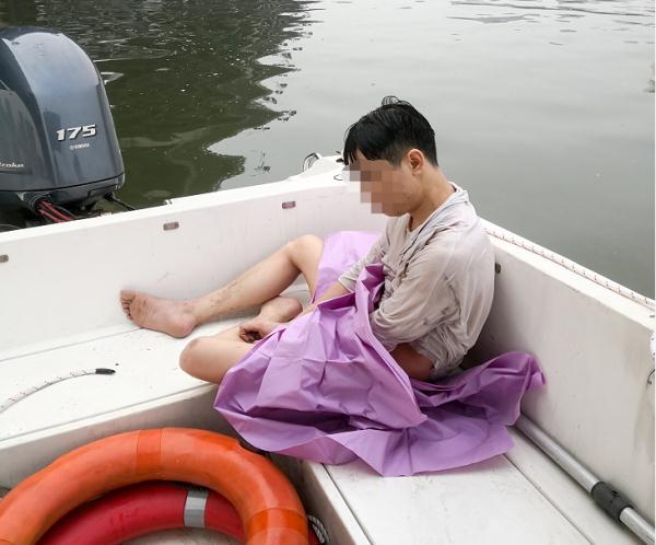 危险！女孩头部卡在阳台栏杆，清远街坊们提心吊胆……