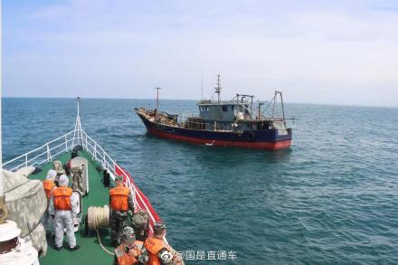 海南海警局持续严厉打击违反伏季休渔期规定出海渔船