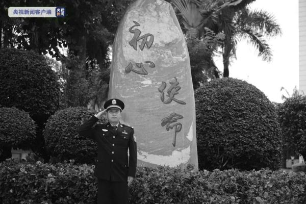 女儿给牺牲的爸爸过生日，蛋糕上的字看哭了……