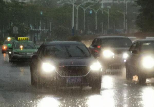 明天珠海仍有持续性大暴雨！全市学校继续停课一天！公交、航班、应急庇护……