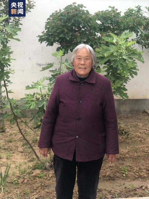 “奶奶，您还记得我吗？”