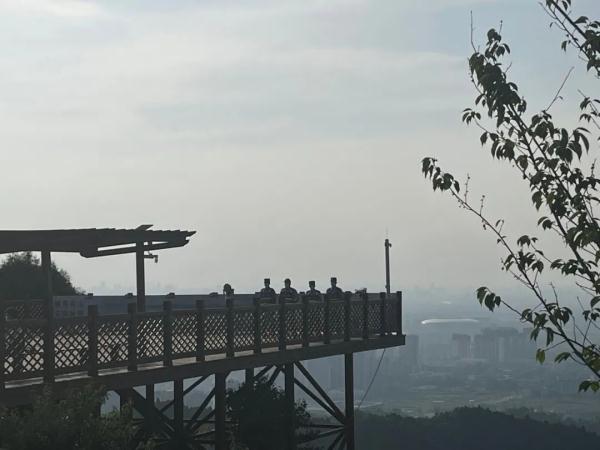 听说全成都人都在夜爬龙泉山？这则警方提醒请收好→