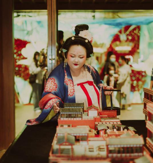 “侮辱审美?”200斤女孩扮杨贵妃有人赞有人喷,当事人发声 “侮辱审美?”200斤女孩扮杨贵妃有人赞有人喷,当事人发声