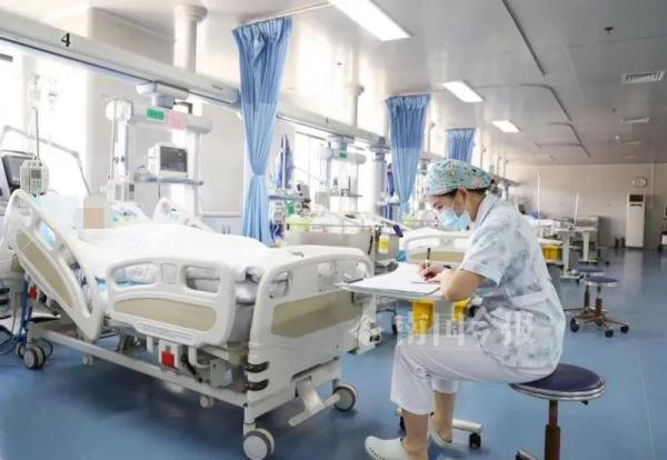 警惕!小伙喝奶茶喝进ICU,一天4杯打底…… 警惕!小伙喝奶茶喝进ICU,一天4杯打底……