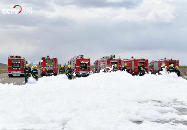 多图直击!数说这场高原高寒地区抗震救灾演习 多图直击!数说这场高原高寒地区抗震救灾演习