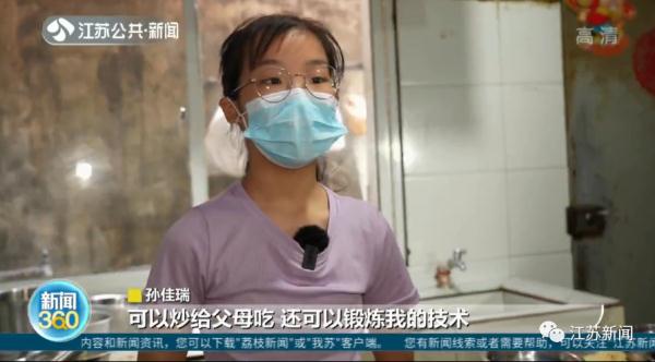 现实版“中华小当家”！颠锅甩勺炒菜一气呵成！她才10岁