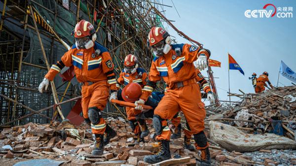 多图直击!数说这场高原高寒地区抗震救灾演习 多图直击!数说这场高原高寒地区抗震救灾演习