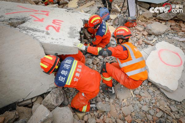 多图直击!数说这场高原高寒地区抗震救灾演习 多图直击!数说这场高原高寒地区抗震救灾演习