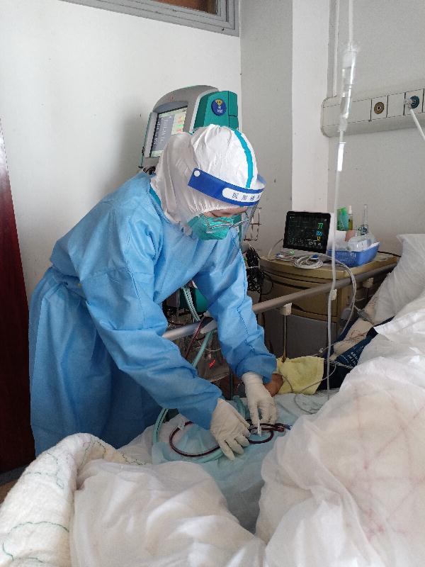 我不知道你的名字,但我知道天使就在身边!今天,向你们致敬! 我不知道你的名字,但我知道天使就在身边!今天,向你们致敬!