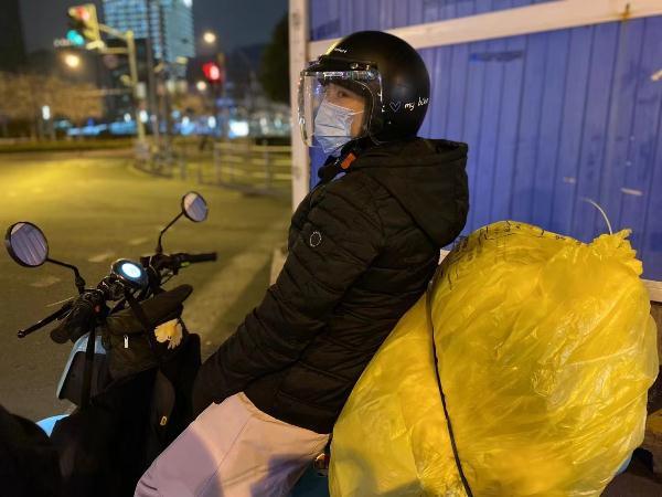 我不知道你的名字,但我知道天使就在身边!今天,向你们致敬! 我不知道你的名字,但我知道天使就在身边!今天,向你们致敬!