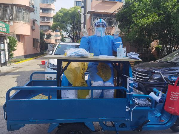 我不知道你的名字,但我知道天使就在身边!今天,向你们致敬! 我不知道你的名字,但我知道天使就在身边!今天,向你们致敬!