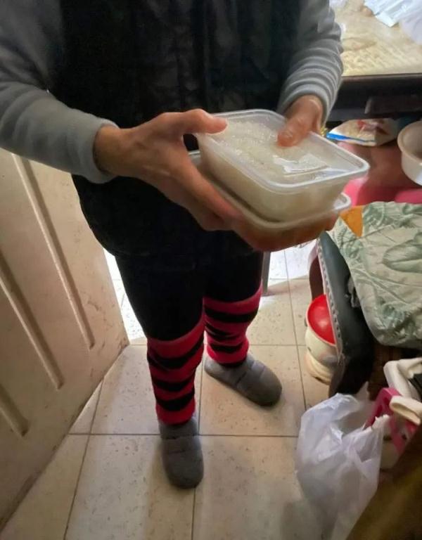 疫情中的上海邻居:90后志愿者和89岁“独居少女” 相互治愈 疫情中的上海邻居:90后志愿者和89岁“独居少女” 相互治愈