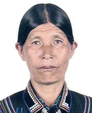 不到一周！已有两名A级通缉犯，投案自首！