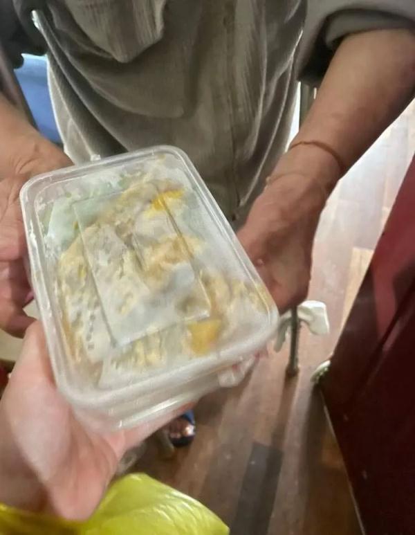 疫情中的上海邻居:90后志愿者和89岁“独居少女” 相互治愈 疫情中的上海邻居:90后志愿者和89岁“独居少女” 相互治愈