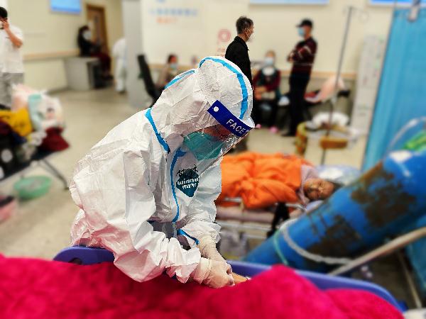 我不知道你的名字,但我知道天使就在身边!今天,向你们致敬! 我不知道你的名字,但我知道天使就在身边!今天,向你们致敬!