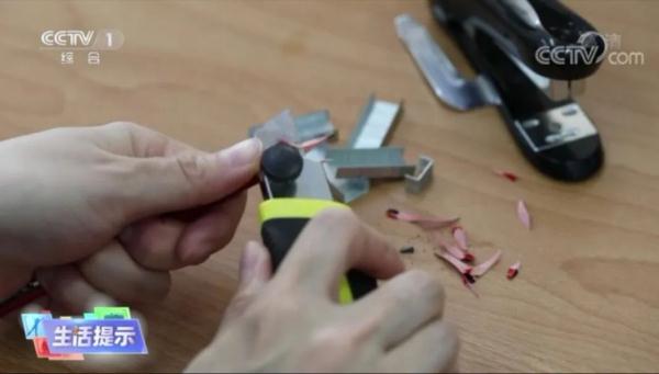 异物入眼该如何处理?听专家支招→ 异物入眼该如何处理?听专家支招→