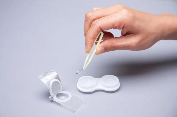 异物入眼该如何处理?听专家支招→ 异物入眼该如何处理?听专家支招→