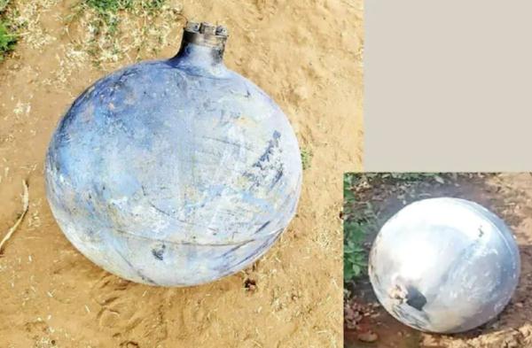 三个不明金属球降落印度村庄：传出巨响 村民以为地震