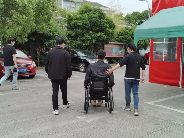 车祸后高位截瘫，台州小伙拒绝“躺平”！“爬”黄山、游川藏线，还收获10多万粉丝…