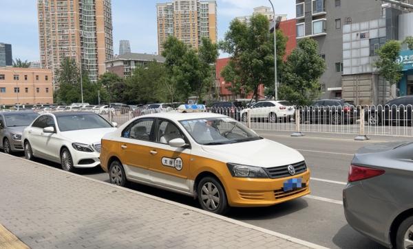 接单难收入少，北京出租车能否再减“份子钱”？