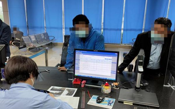 斗门有司机举报巨无霸公然逆行,与小车擦肩而过非常吓人! 斗门有司机举报巨无霸公然逆行,与小车擦肩而过非常吓人!