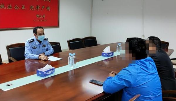 斗门有司机举报巨无霸公然逆行,与小车擦肩而过非常吓人! 斗门有司机举报巨无霸公然逆行,与小车擦肩而过非常吓人!