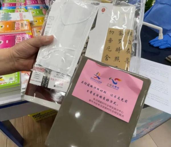全市首家新华书店恢复线下营业！第一批进店的人都买了啥？