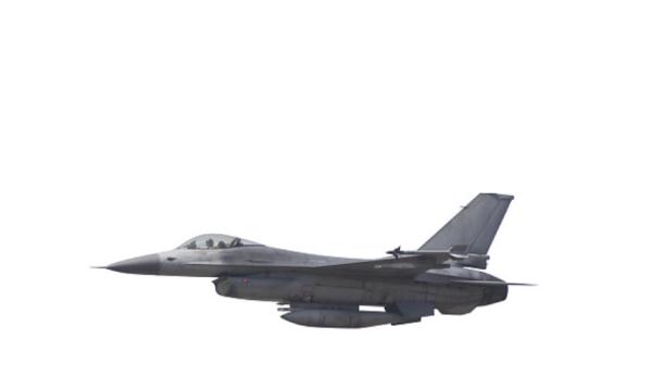 美国战机又现着陆事故:一架F-16滑出跑道 军方展开调查 美国战机又现着陆事故:一架F-16滑出跑道 军方展开调查