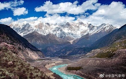 绝美南迦巴瓦峰日照金山