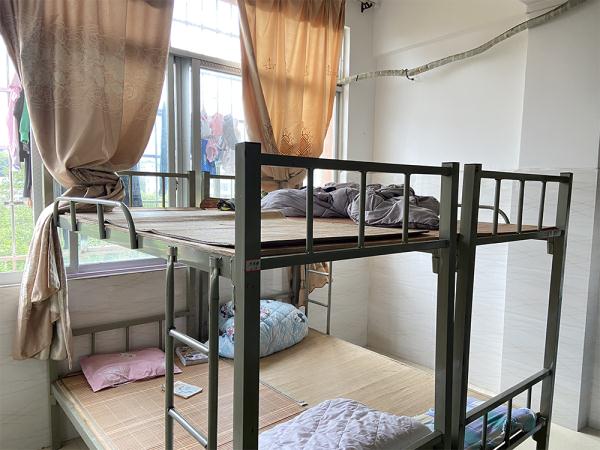 200名孩子身处险地!8重隐患,铁门拦路,逃生窗封死…… 200名孩子身处险地!8重隐患,铁门拦路,逃生窗封死……