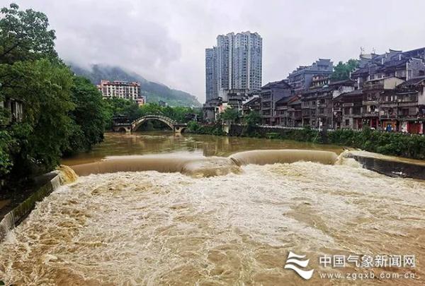 精准预报 高效联动！气象部门全力应对南方入汛以来最强降雨