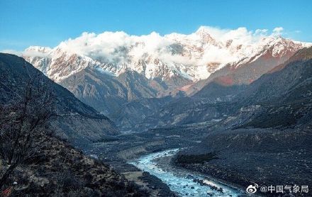 绝美南迦巴瓦峰日照金山