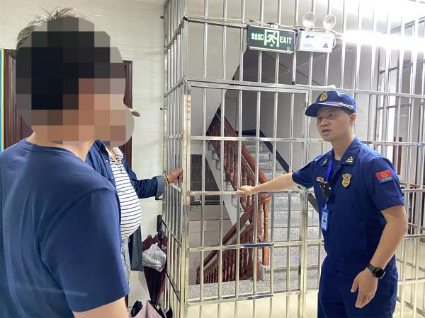 200名孩子身处险地!8重隐患,铁门拦路,逃生窗封死…… 200名孩子身处险地!8重隐患,铁门拦路,逃生窗封死……