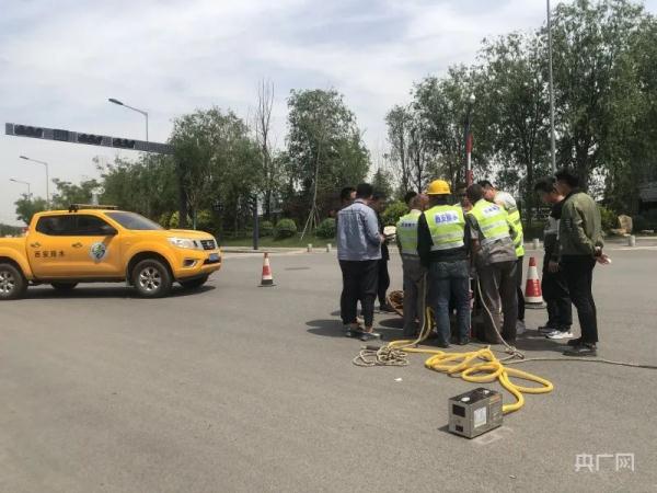 仍在搜救!西安3岁男童掉入下水道失联 排查范围扩至5公里 仍在搜救!西安3岁男童掉入下水道失联 排查范围扩至5公里