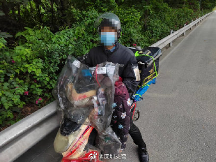 男子骑行上高速公路,交警及时制止除隐患 男子骑行上高速公路,交警及时制止除隐患