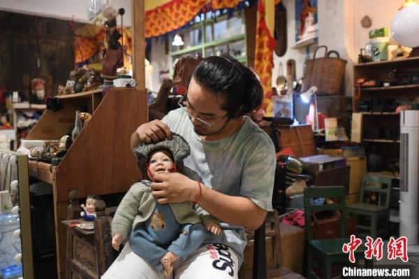 “95后”小伙武楷斯:想一辈子“收破烂” “95后”小伙武楷斯:想一辈子“收破烂”