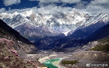 绝美南迦巴瓦峰日照金山