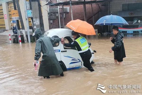 精准预报 高效联动！气象部门全力应对南方入汛以来最强降雨