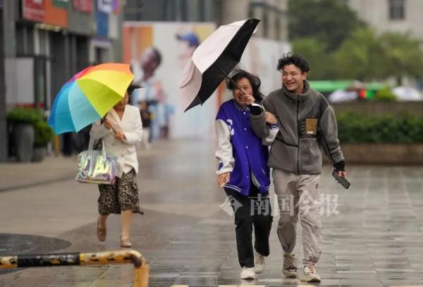 罕见！柳州5月大幅降温，大风蓝色预警发布，是什么原因？