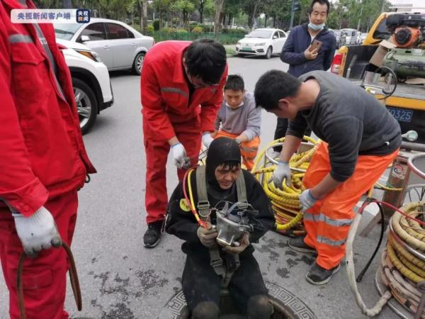 3岁男童掉下水道失联超80小时 救援人员: “不会停止搜救”