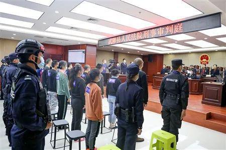 给2100万人打催收电话、300万人发催收短信,揭秘“套路贷”案59页财产清单的背后故事 给2100万人打催收电话、300万人发催收短信,揭秘“套路贷”案59页财产清单的背后故事