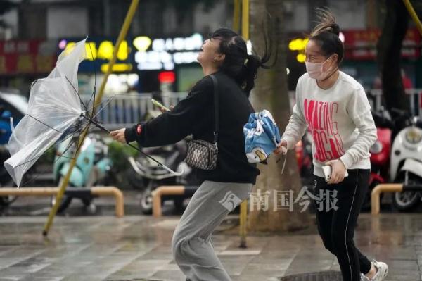 罕见！柳州5月大幅降温，大风蓝色预警发布，是什么原因？