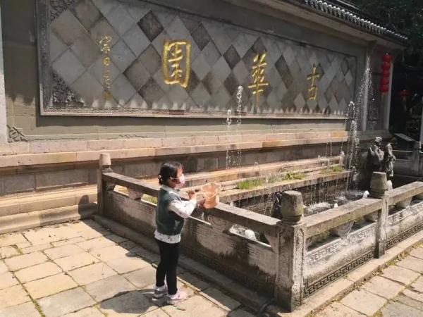 上海超市卖场等线下营业：有市民体验到“边逛边买的快乐”