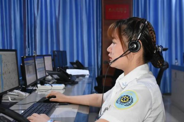 “可以不挂电话吗，你在我们有安全感一些”