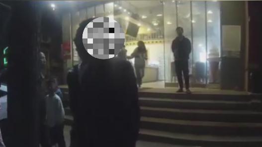 儿子无证骑车被查，贵阳老爹出面大骂！交警：拘！